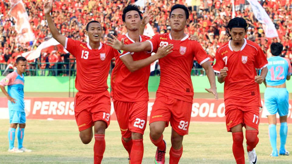 Jelang lawatanya ke markas PSCS Cilacap, Sabtu (15/10/14) besok, tim Persis Solo sudah diperkuat beberapa pemain andalanya. Salah satunya Bayu Nugraha (92) yang siap menambah daya gedor tim Persis. Copyright: © Ginanjar/INDOSPORT